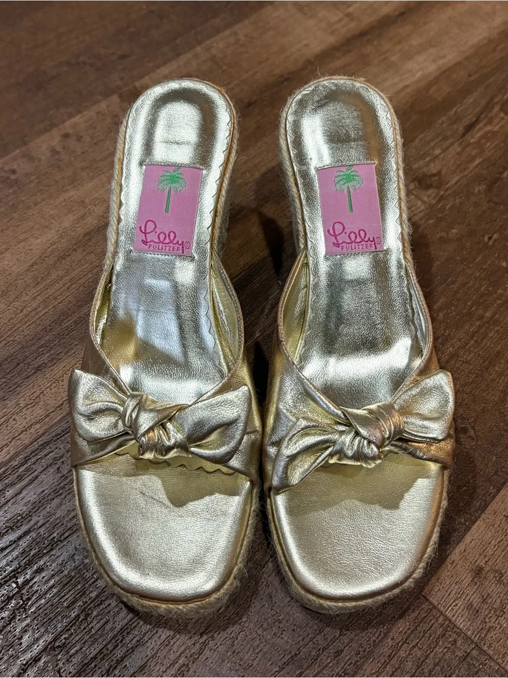 Lilly Pulitzer gold wedge espadrilles featuring a bow detail size 7.5